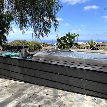 Cosy Finca, Sea Views, Jacuzzi La Asomada (Lanzarote)
