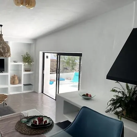 Cosy Finca, Sea Views, Jacuzzi Ferienhaus La Asomada (Lanzarote)