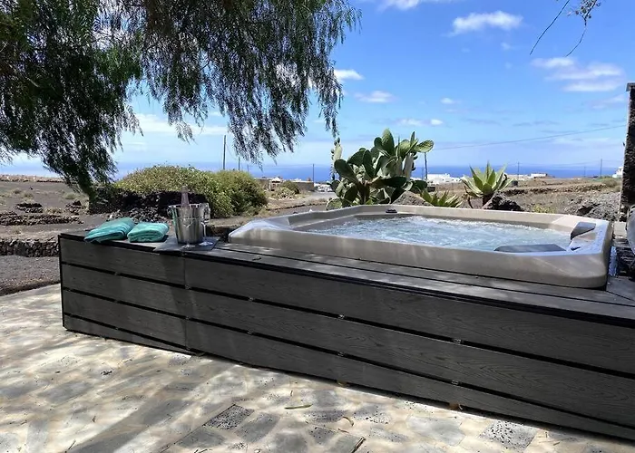 Cosy Finca, Sea Views, Jacuzzi La Asomada (Lanzarote)